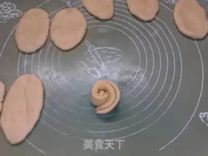 Make Peanut butter cream rose bread step 10