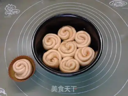 Make Peanut butter cream rose bread step 11