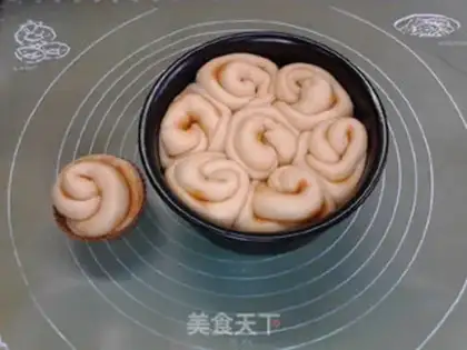 Make Peanut butter cream rose bread step 12