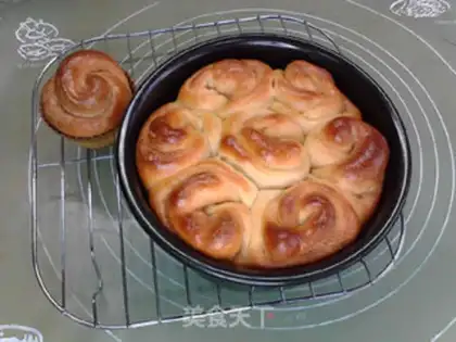 Make Peanut butter cream rose bread step 15
