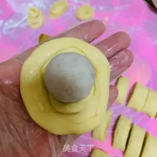 Make Potato + red bean pie step 11