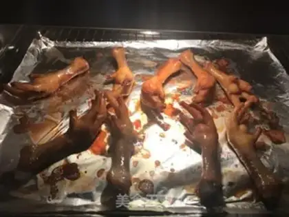Make Roast chicken claws step 1
