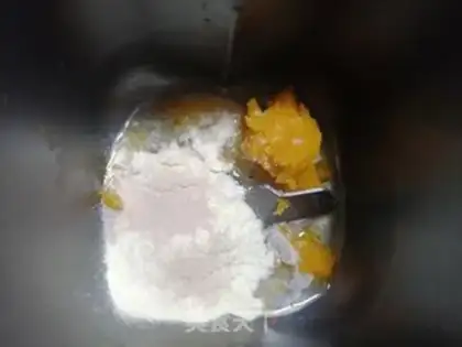 Make Chinese pumpkin bread step 1