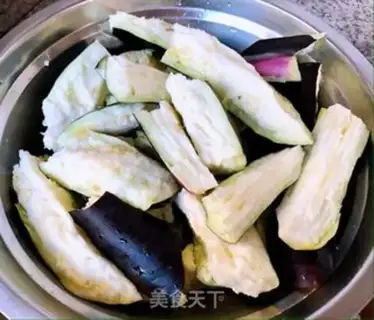Make Chicken leg eggplant noodles step 4