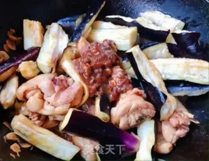 Make Chicken leg eggplant noodles step 7