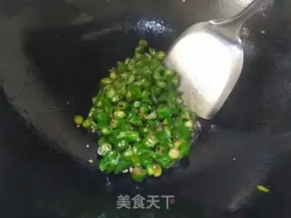 Make Pepper fried eggs step 3