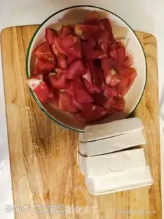 Make Tomato juice and tofu step 1