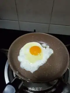 Make Bacon egg sandwich step 2