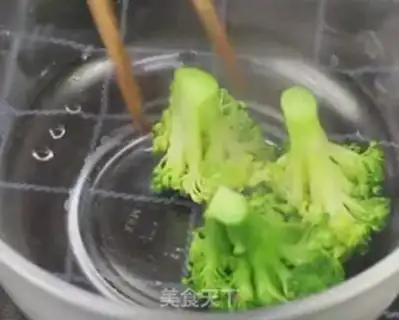 Make ♪ Burn the broccoli ♪ step 3