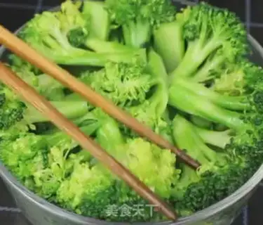 Make ♪ Burn the broccoli ♪ step 4