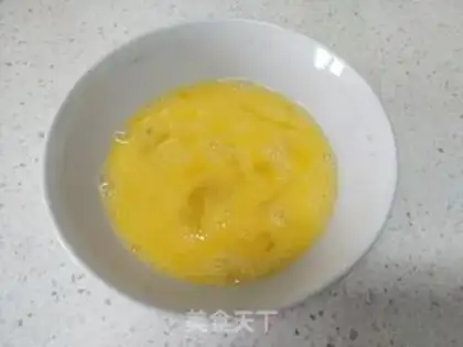 Make Scrambled eggs step 1