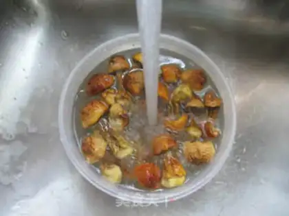 Make Qi-soon, hen soup step 2