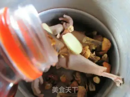 Make Qi-soon, hen soup step 4