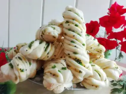 Make A pickle sesame onion roll step 7