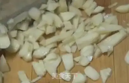 Make Garlic spinach step 1