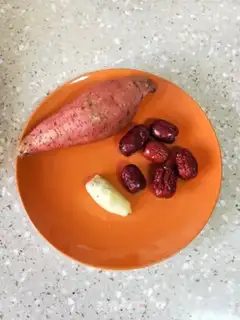 Make Black sugar, red potato soup step 0