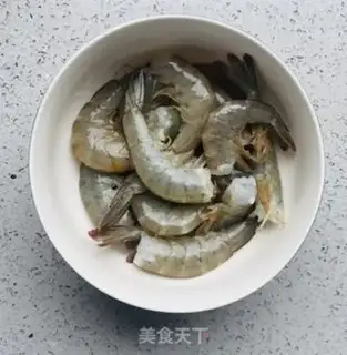 Make Spicy shrimp with lemon step 1