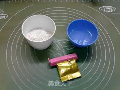 Make Peanut butter cheese, ham and yogurt roll step 0