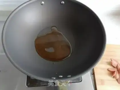 Make Three pieces of rice powder step 0