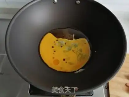 Make Three pieces of rice powder step 1