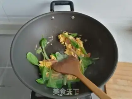Make Three pieces of rice powder step 3
