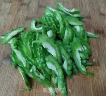 Make Onion fried bitter melon step 1