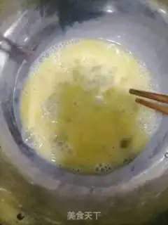 Make Scrambled eggs step 1