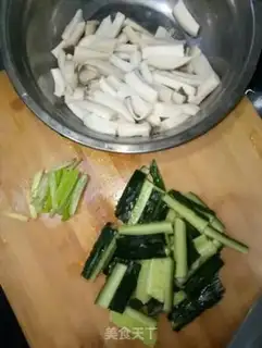 Make cucumber fried abalone step 2
