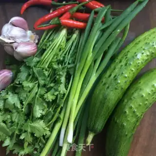 Make cucumber silk noodles step 0