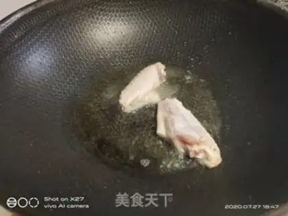 Make A beer with chicken wings step 2