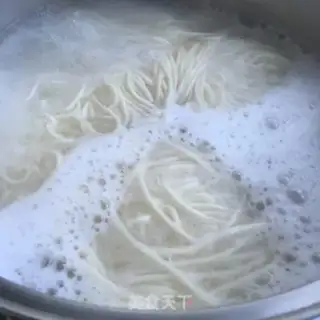 Make cucumber silk noodles step 3
