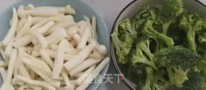 Make The broccoli with the white mushrooms step 0
