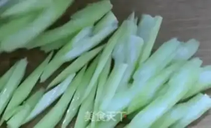 Make Celery fried dry step 0