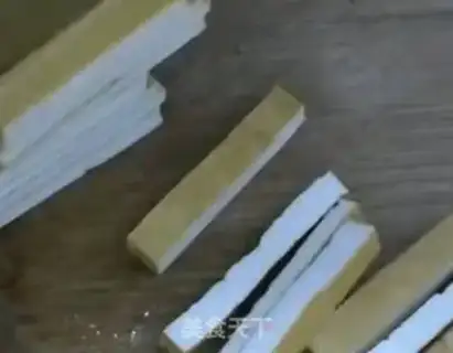 Make Celery fried dry step 1