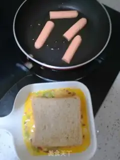 Make Eggs fried the whole wheat bread step 1