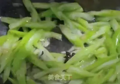 Make Celery fried dry step 4