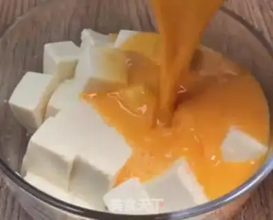 Make Eggs and tofu step 1