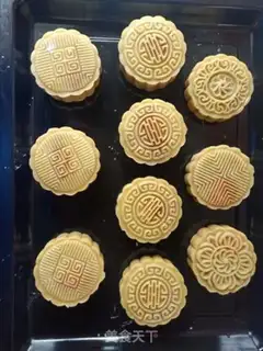 Make The egg yolk mooncake step 7