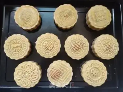 Make The egg yolk mooncake step 9