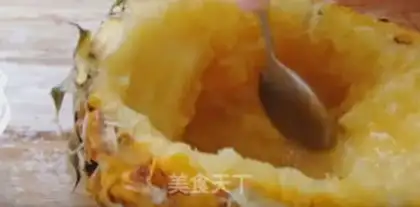Make Pineapple rice step 1