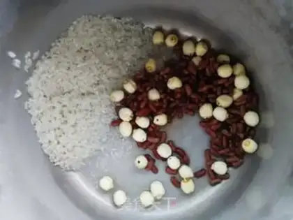 Make Red Bean Lotus Porridge step 1