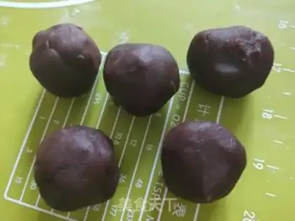 Make Bean roll bread step 9