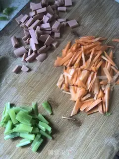 Make Godmother fried fish noodles step 0