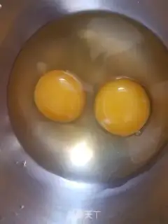 Make cucumber-mucked eggs step 0
