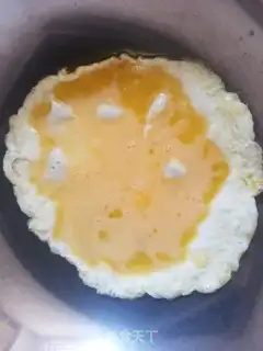 Make cucumber-mucked eggs step 1