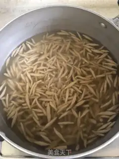 Make Godmother fried fish noodles step 2