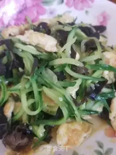 Make cucumber-mucked eggs step 5
