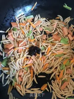 Make Godmother fried fish noodles step 5