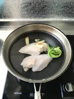 Make The cold hand tore the chicken step 0