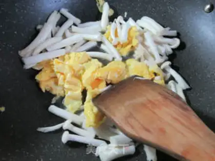 Make Seafood mushroom duck egg tofu soup step 4